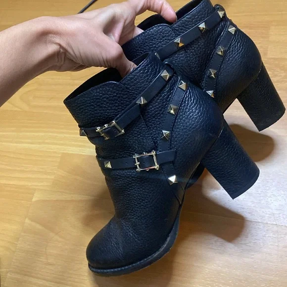 Valentino Garavani Rockstud Buckle-Wrap Ankle Booties, Black 37.5 - Picture 5 of 7